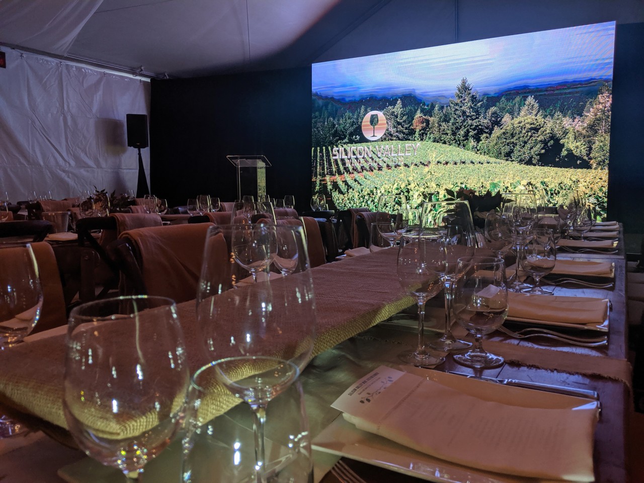 led-wall-silicon-valley-wine
